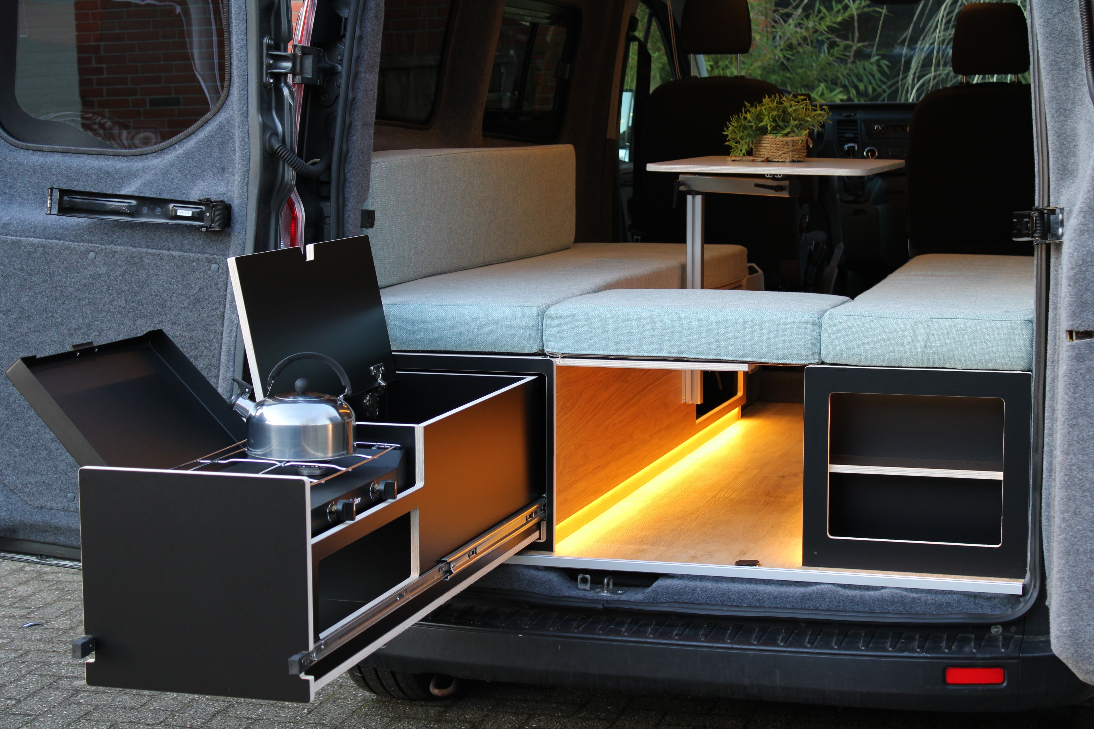 Ford Transit Custom Camper Ausbau Modul aus Queenply und Eiche
